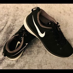 Like New Black Nike Zoom Vapor Flyknit Shoes M9W10